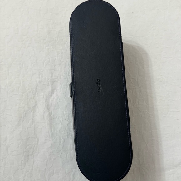 Dyson blow dryer | Like New - Picture 5 of 7